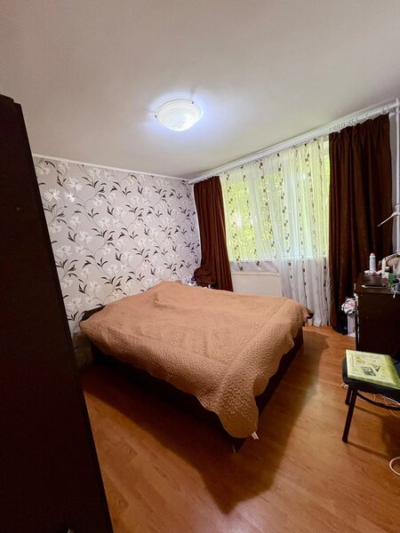 Berceni, Bucuresti, apartament spatios cu 4 camere de vanzare