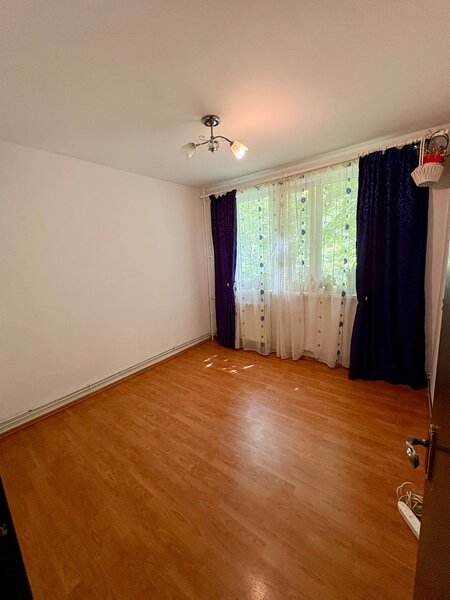 Berceni, Bucuresti, apartament spatios cu 4 camere de vanzare