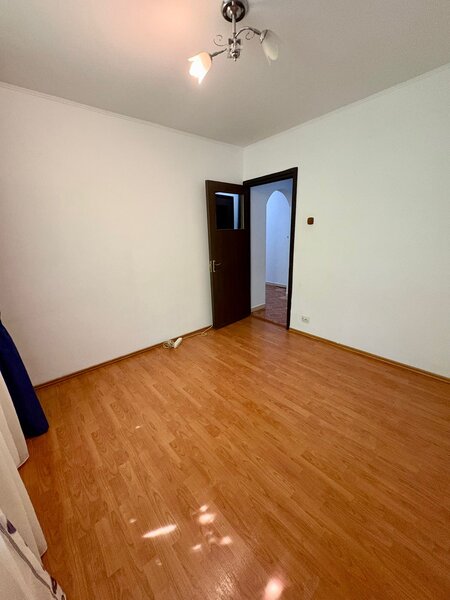 Berceni, Bucuresti, apartament spatios cu 4 camere de vanzare